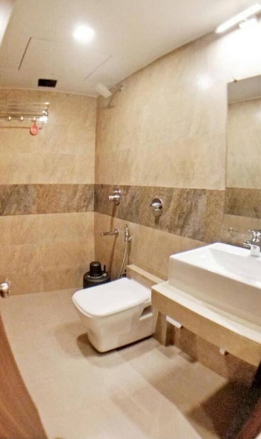 Hotel Emerald Near T2 International Airport Mumbai Exterior foto