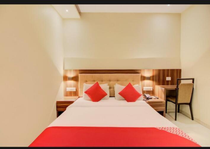 Hotel Emerald Near T2 International Airport Mumbai Exterior foto