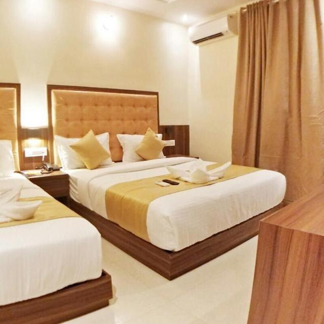 Hotel Emerald Near T2 International Airport Mumbai Exterior foto