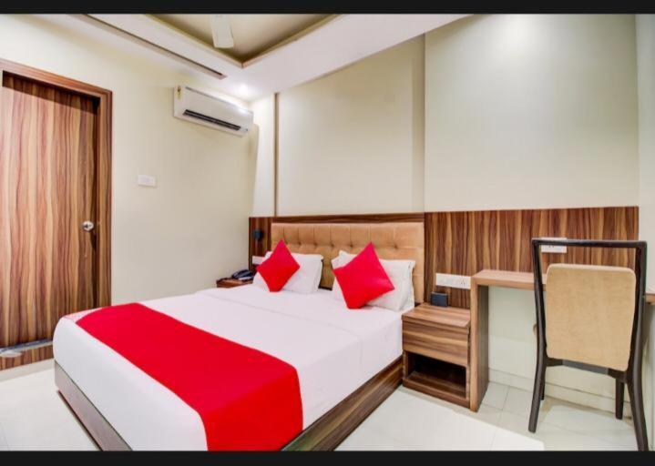 Hotel Emerald Near T2 International Airport Mumbai Exterior foto