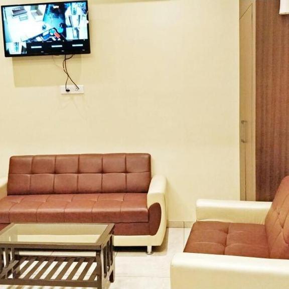 Hotel Emerald Near T2 International Airport Mumbai Exterior foto